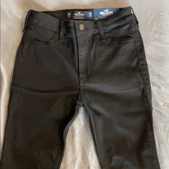 *BNWT* Hollister Jeans - Picture 2 of 5
